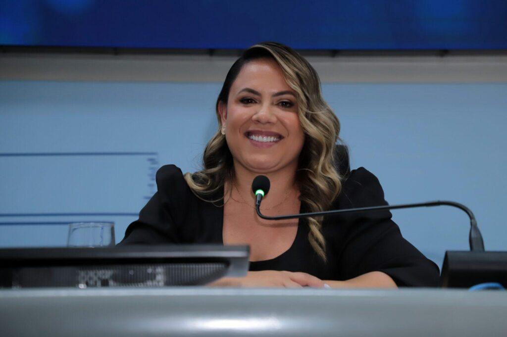 Primeira mulher de direita do partido PL na Câmara Municipal, Ana Portela toma posse e apoia chapa vencedora da Mesa Diretora do novo presidente da casa de leis o Vereador Papy. Primeira mulher de direita do partido PL na Câmara Municipal, Ana Portela toma posse e apoia chapa vencedora da Mesa Diretora do novo presidente da casa de leis o Vereador Papy.