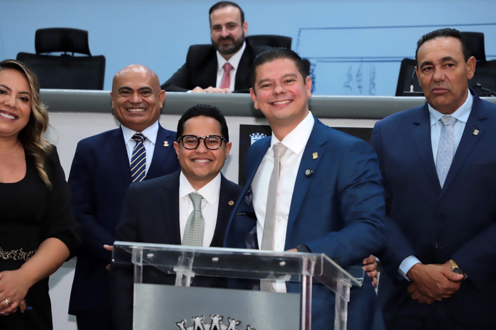 Vereador Otávio Trad preside sessão de eleição e posse da Mesa Diretora para o biênio 2025/2026.