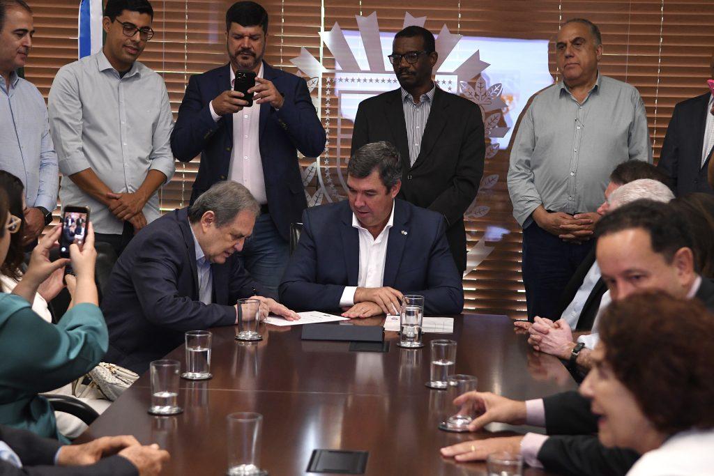 Waldemir Moka assume o Escritório de Representações do Governo de MS no DF. Waldemir Moka assume o Escritório de Representações do Governo de MS no DF.