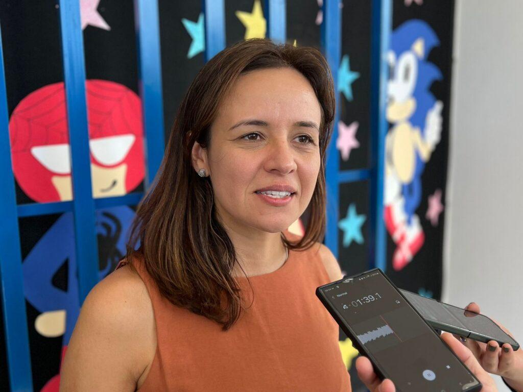 Pais aprovam melhorias na EMEI Elenir Zanqueta Molina durante visita da prefeita Adriane Lopes.