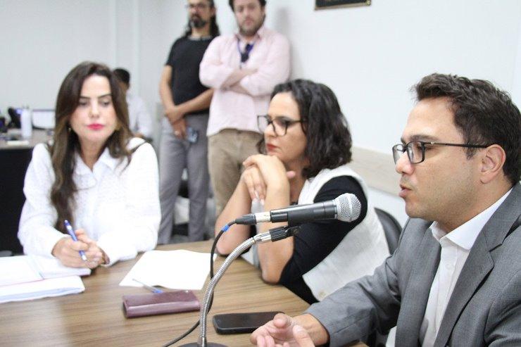 Ato da Mesa Diretora institui comissão para acompanhar demandas de mães atípicas. Ato da Mesa Diretora institui comissão para acompanhar demandas de mães atípicas.