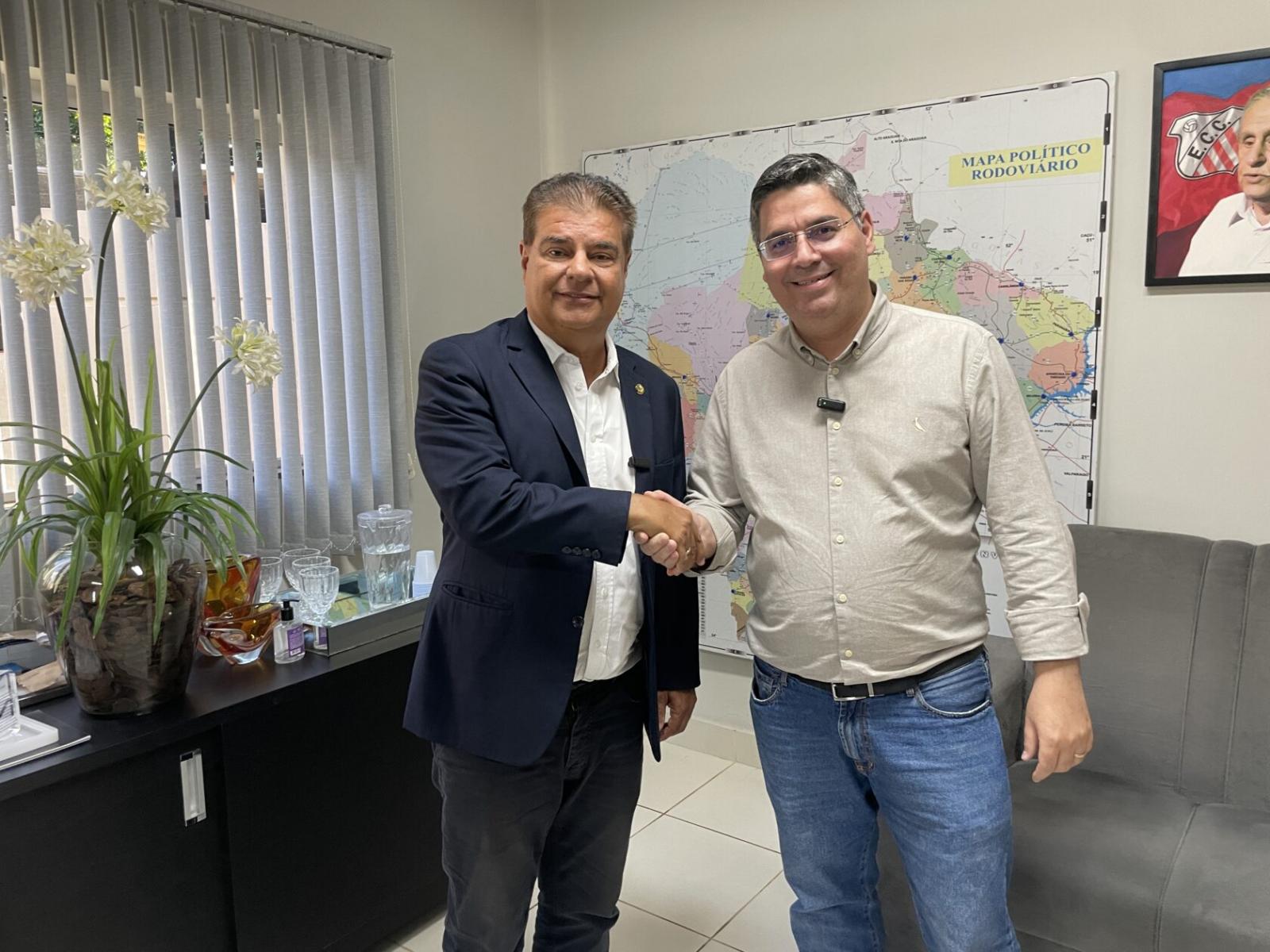 Dr. Victor Rocha e senador Dr. Nelsinho Trad discutem parceria para ampliar atendimentos na Casa Rosa e Casa Azul.