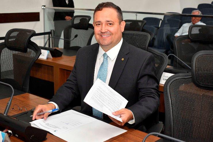 Matéria prorroga vigência de norma que proíbe a captura e comercialização do Dourado em MS. Matéria prorroga vigência de norma que proíbe a captura e comercialização do Dourado em MS.