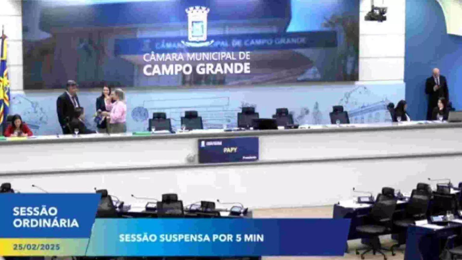 O presidente  Papy convoca vereadores para reunião a portas fechadas e pausa sessão na Câmara O presidente  Papy convoca vereadores para reunião a portas fechadas e pausa sessão na Câmara