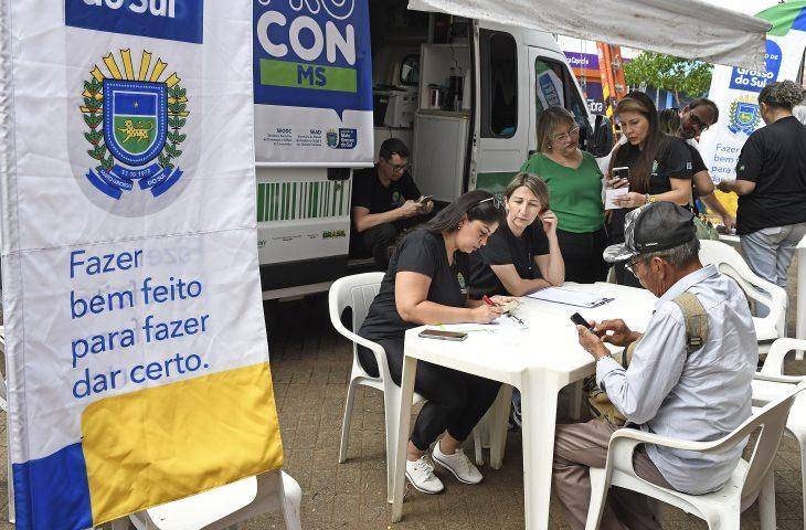 Procon de MS promove orientação a consumidores em shopping de Campo Grande. Procon de MS promove orientação a consumidores em shopping de Campo Grande.