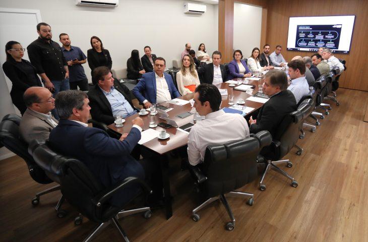 Resultado e eficiência: governador reúne secretários para assinatura dos contratos de gestão. Resultado e eficiência: governador reúne secretários para assinatura dos contratos de gestão.