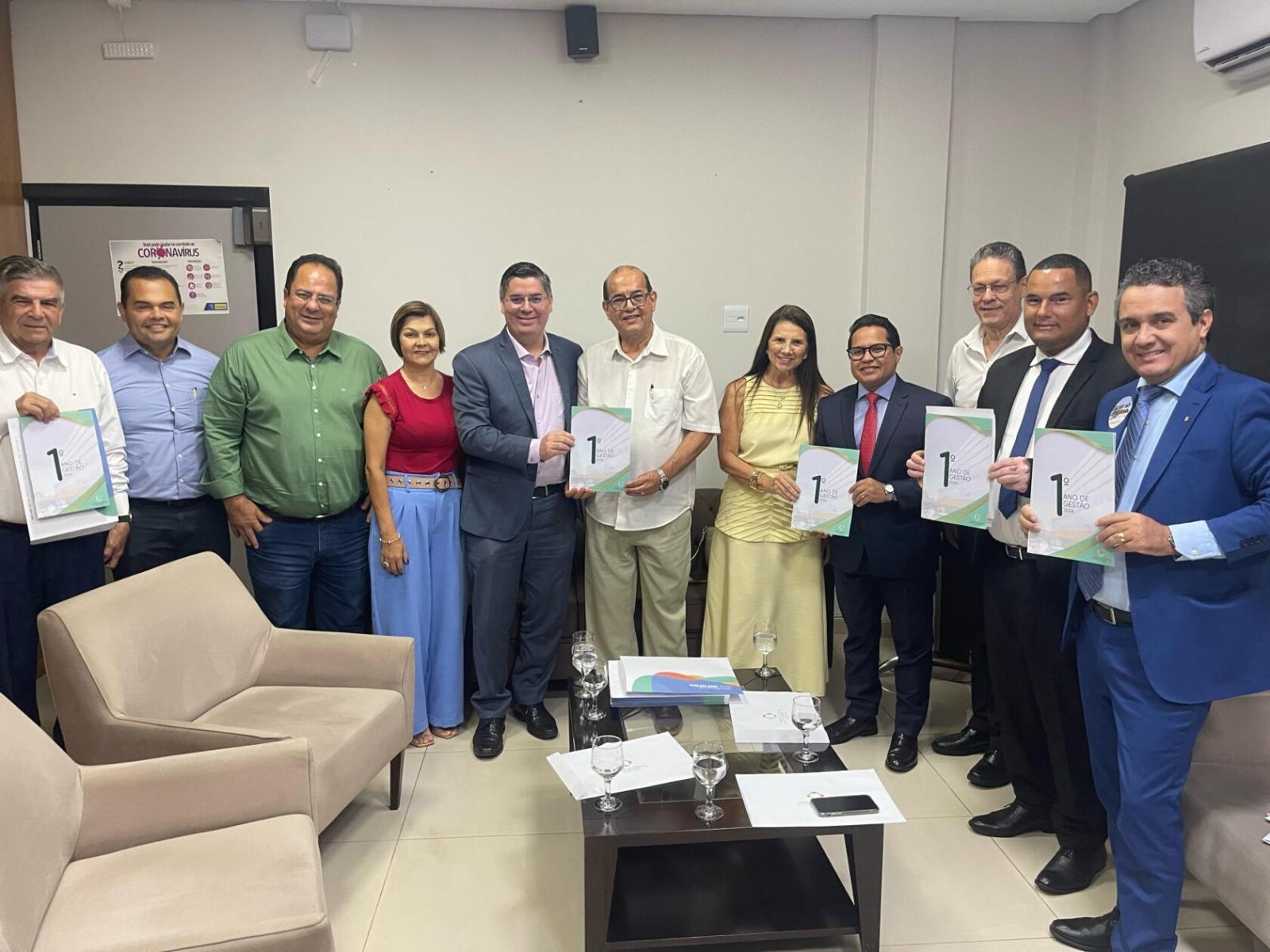 Vereador Wilson Lands lidera encontro com a presidente do Hospital de Câncer Alfredo Abrão, Sra. Sueli Telles, para discutir apoio à causa oncológica.