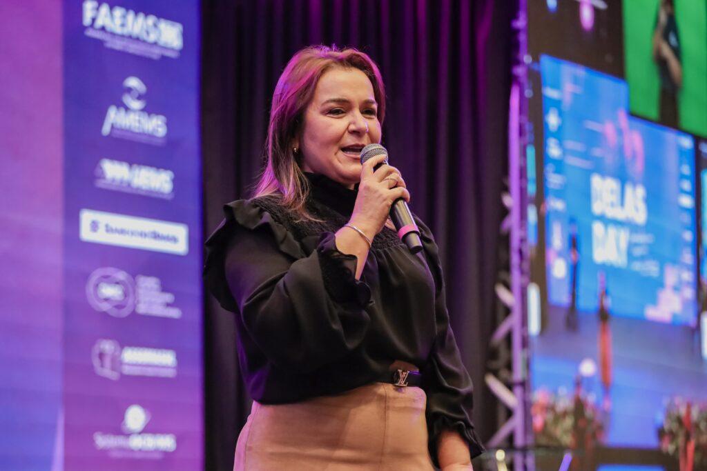 No Delas Day, prefeita Adriane assina criação da 1º Sala da Mulher Empreendedora do Centro-Oeste.