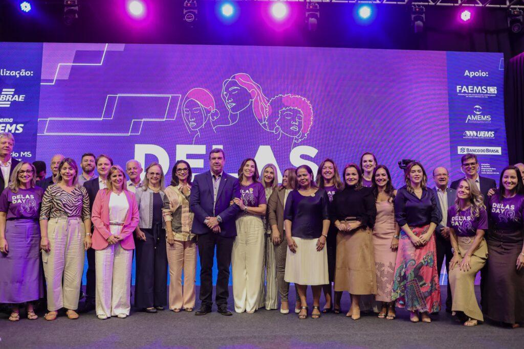 No Delas Day, prefeita Adriane assina criação da 1º Sala da Mulher Empreendedora do Centro-Oeste.