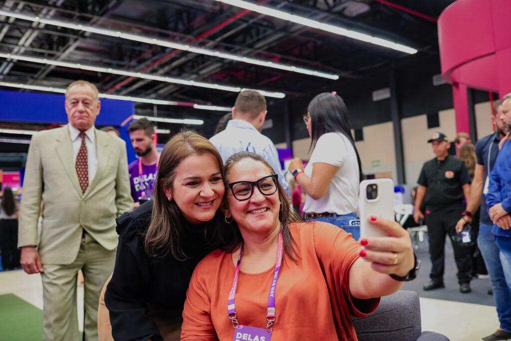 No Delas Day, prefeita Adriane assina criação da 1º Sala da Mulher Empreendedora do Centro-Oeste.