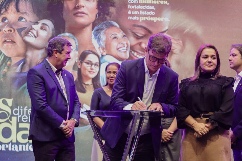 No Delas Day, prefeita Adriane assina criação da 1º Sala da Mulher Empreendedora do Centro-Oeste.