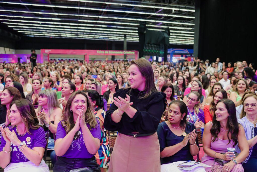 No Delas Day, prefeita Adriane assina criação da 1º Sala da Mulher Empreendedora do Centro-Oeste.