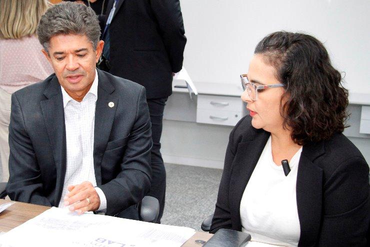 Definidos o presidente e a vice-presidente da Comissão de Educação. Definidos o presidente e a vice-presidente da Comissão de Educação.