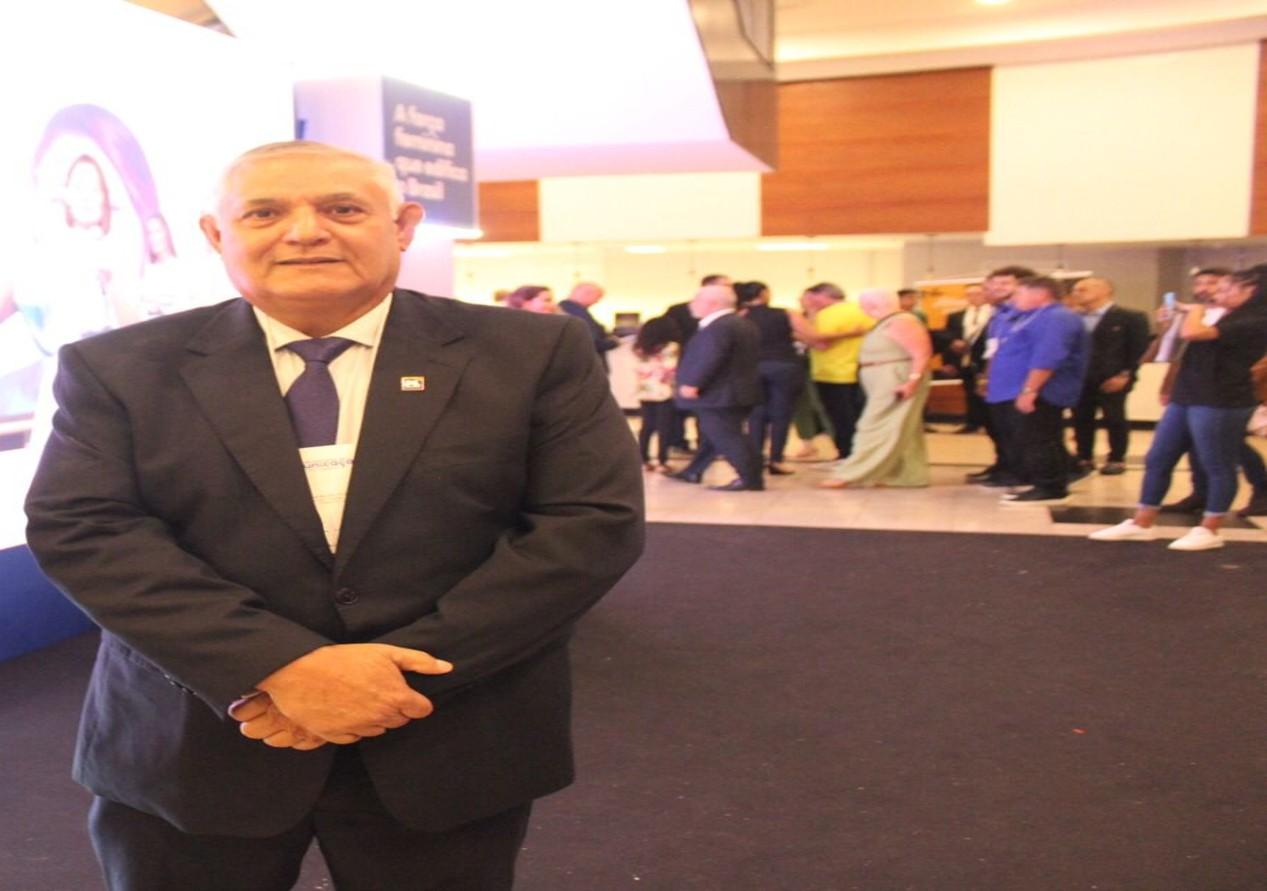Em Campo Grande Mato Grosso do Sul, existe pessoas da direita  com intuito de brigar com a própria direita, e a esquerda fica assistindo de camarote, a direita combater a própria direita. Em Campo Grande Mato Grosso do Sul, existe pessoas da direita  com intuito de brigar com a própria direita, e a esquerda fica assistindo de camarote, a direita combater a própria direita.