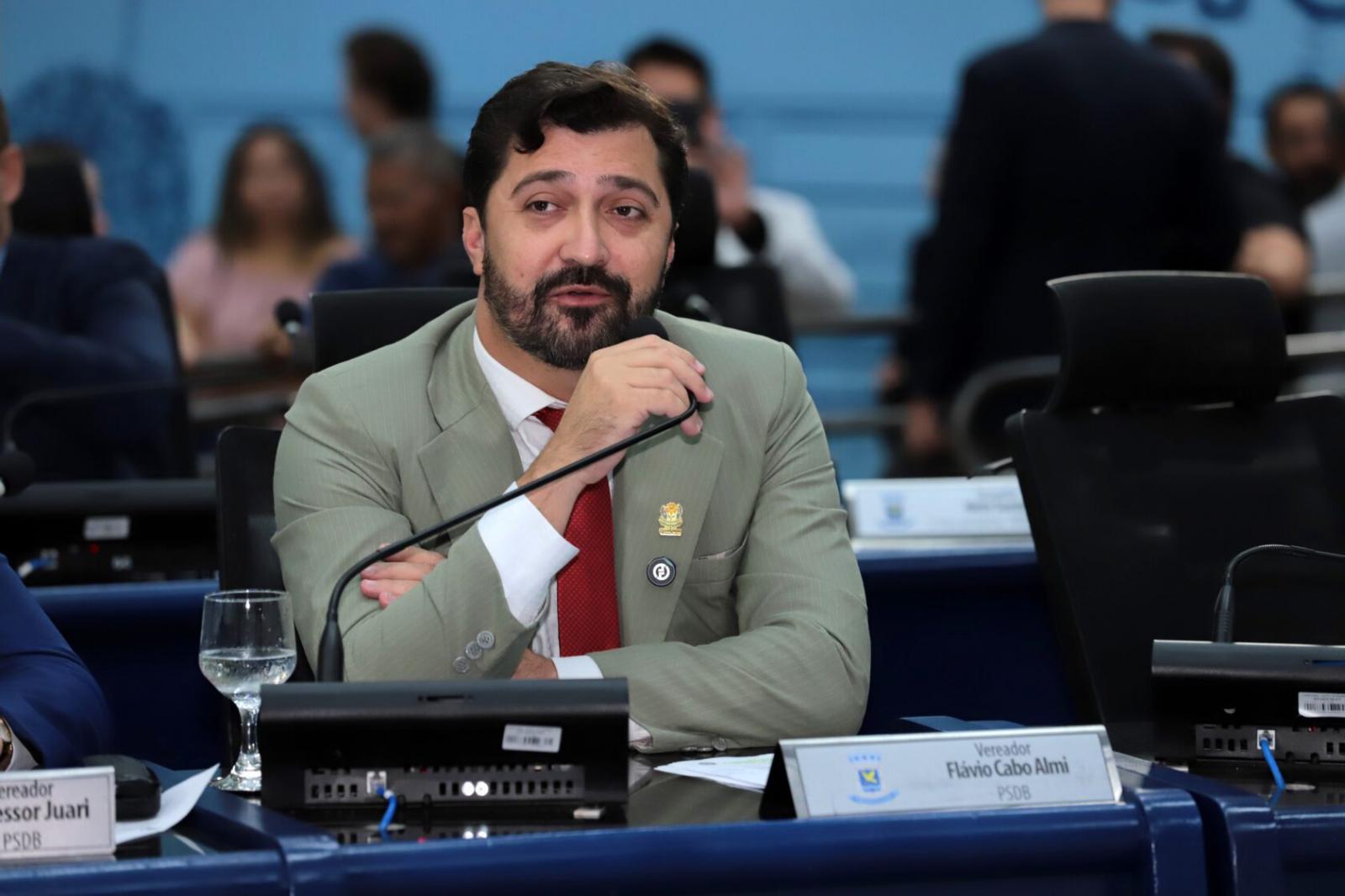 Flávio Cabo Almi reforça transparência, infraestrutura e apoio ao empreendedorismo na Câmara Municipal.