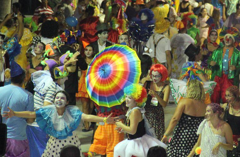 Folia segura: conheça a prevenção combinada contra ISTs, HIV e hepatites em Mato Grosso do Sul. Folia segura: conheça a prevenção combinada contra ISTs, HIV e hepatites em Mato Grosso do Sul.