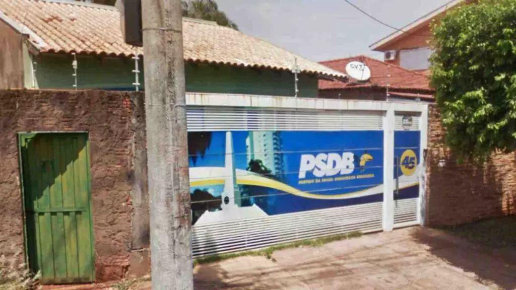 Justiça encontra R$ 2,7 mil nas contas de Claudinho Serra para arcar com prejuízos em antiga sede do PSDB. Justiça encontra R$ 2,7 mil nas contas de Claudinho Serra para arcar com prejuízos em antiga sede do PSDB.