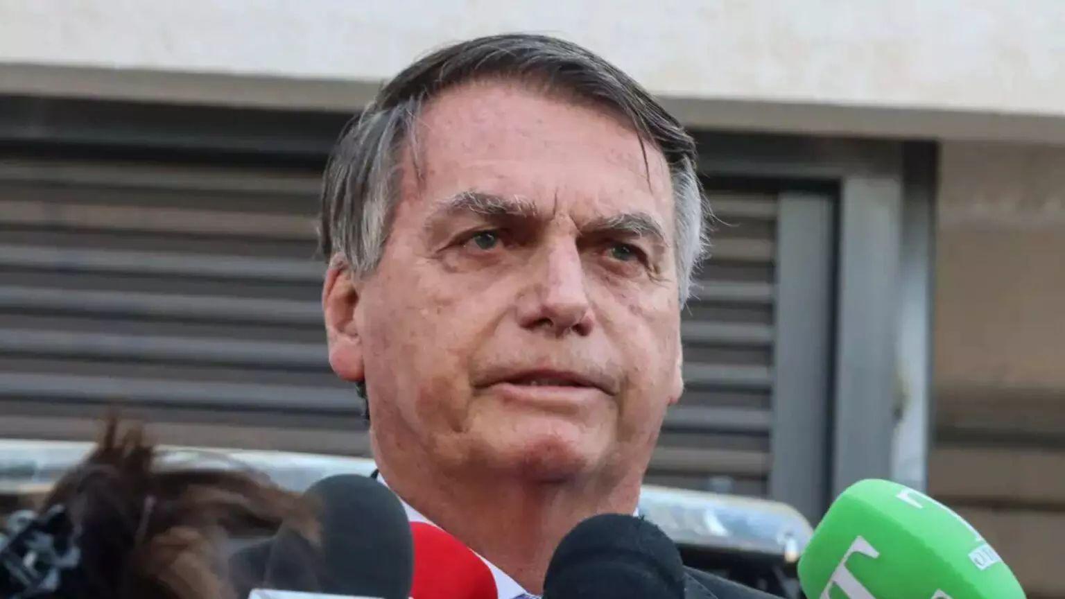 O ex Presidente Jair Messias Bolsonaro chora ao comentar sobre licença de filho deputado: “todo sacrifício é válido”  O ex Presidente Jair Messias Bolsonaro chora ao comentar sobre licença de filho deputado: “todo sacrifício é válido”