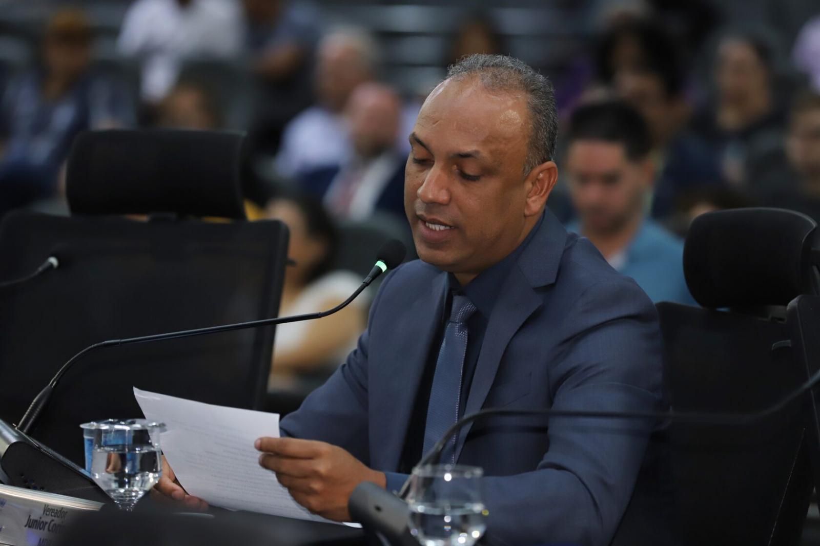 Vereador Junior Coringa encaminha novas indicações para melhorias na cidade.