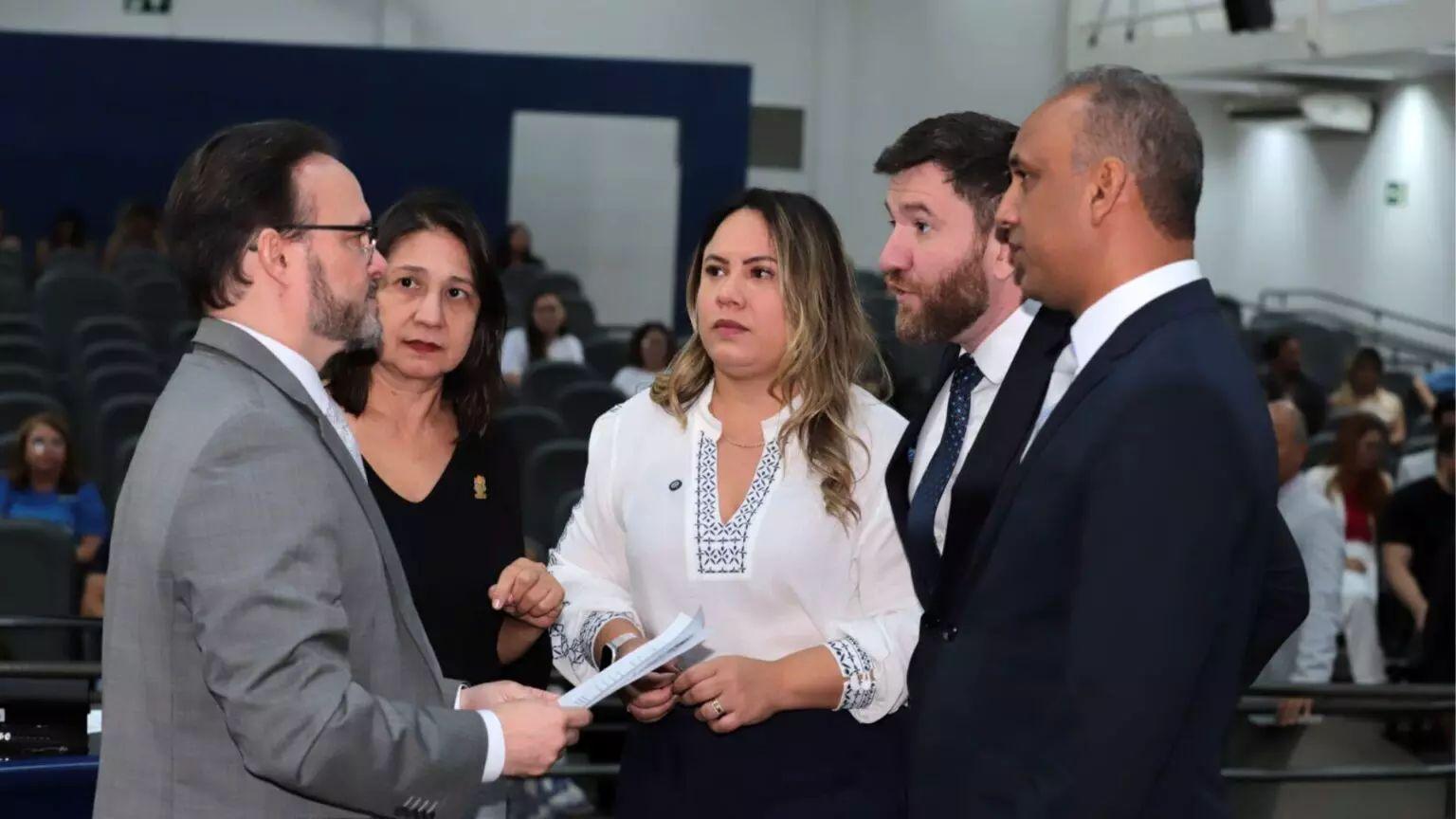 Vereadores da Câmara Municipal devem convocar Consórcio Guaicurus para CPI sobre transporte público na Capital. Vereadores da Câmara Municipal devem convocar Consórcio Guaicurus para CPI sobre transporte público na Capital.