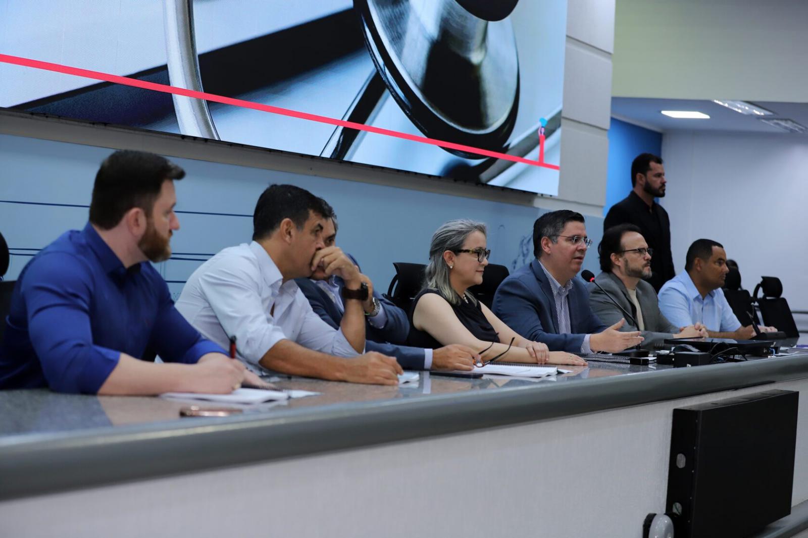 Vereadores debatem melhorias para reduzir espera e evitar judicializações na saúde.