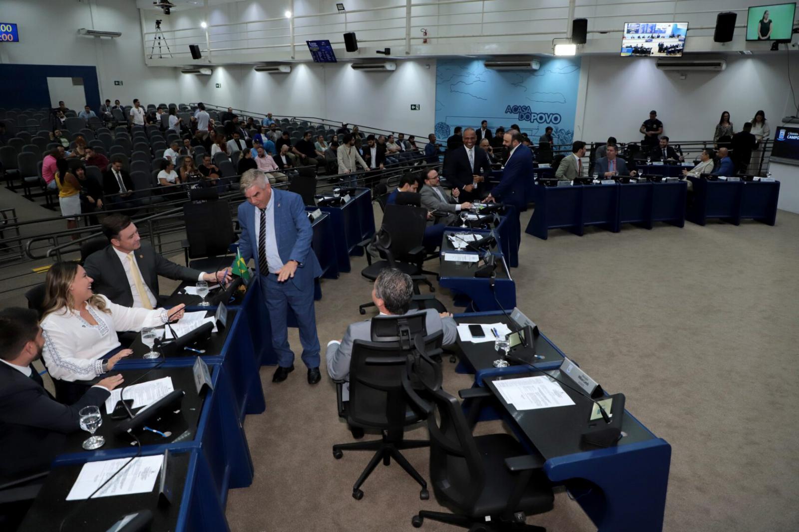 Vereadores votam pareceres em três Projetos de Lei na sessão de terça-feira.