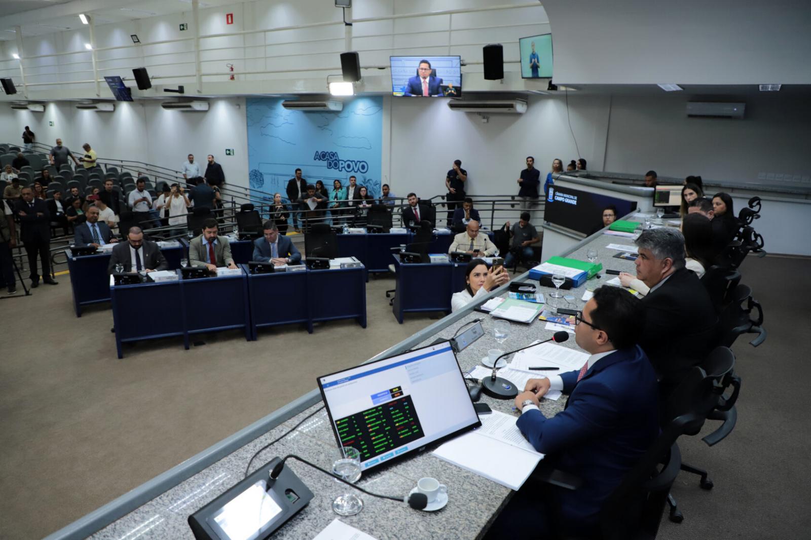 Vereadores votam pareceres sobre dois projetos na sessão desta quinta-feira.