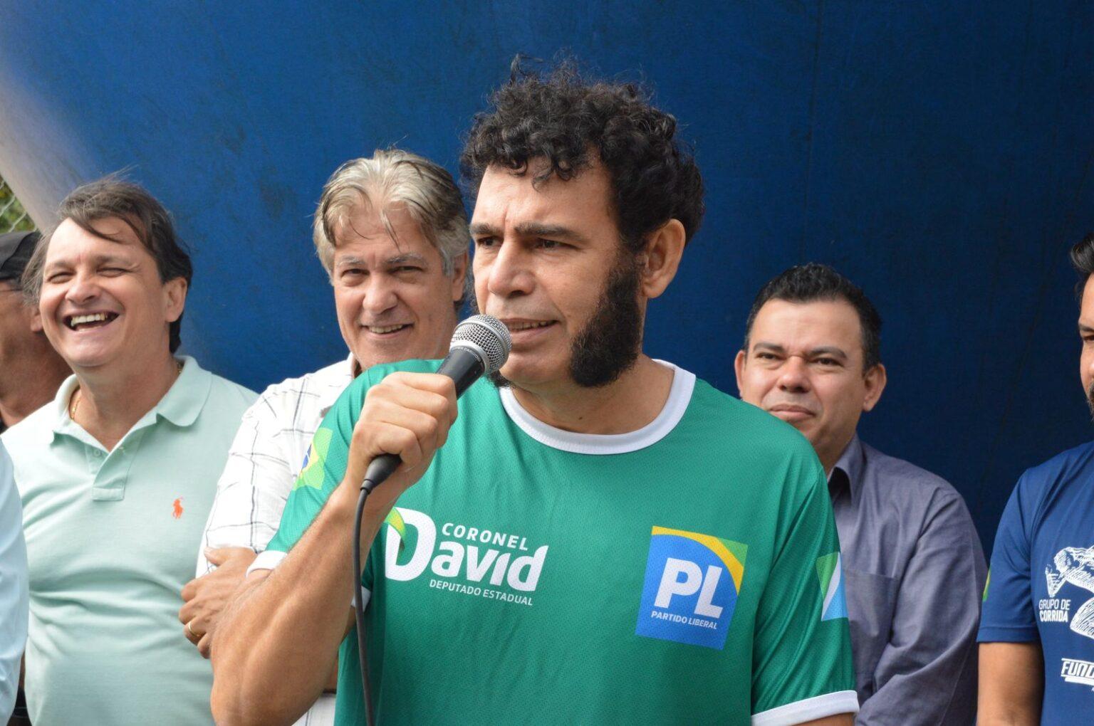 Prefeitura realiza sonho antigo dos moradores e entrega arena esportiva e praça no Coophavila II