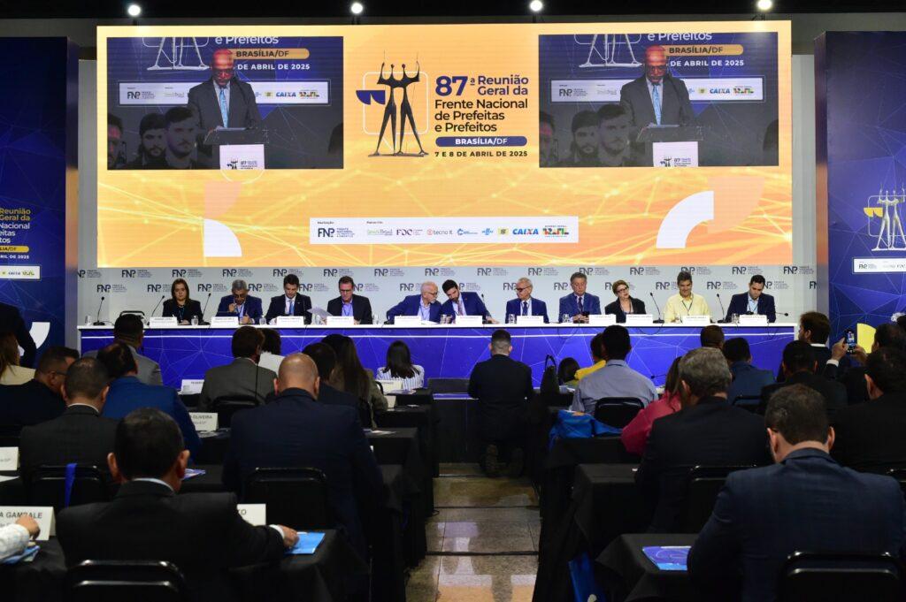 Prefeita Adriane participa em Brasília da 87ª Reunião Geral da FNP e defende papel estratégico de Campo Grande na reforma tributária.