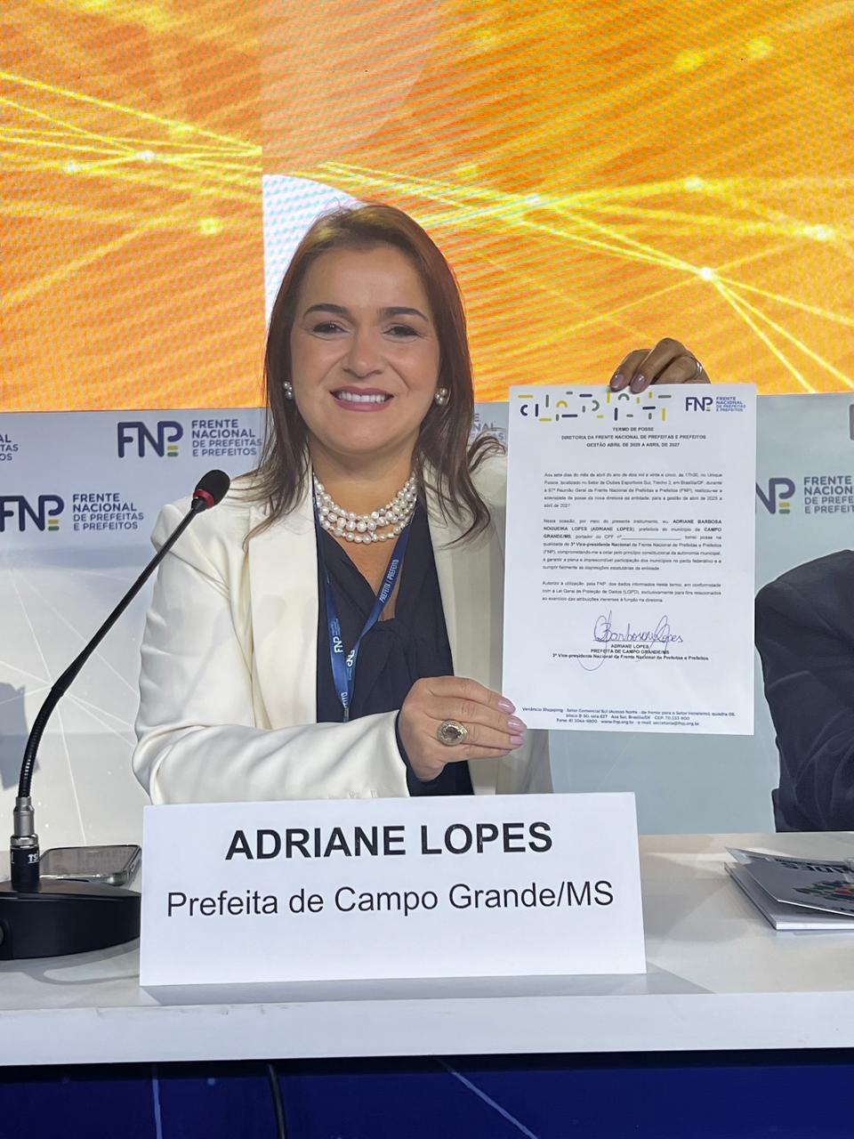 Adriane Lopes é eleita 3ª vice-presidente da FNP e fortalece protagonismo feminino entre prefeitos do Brasil.