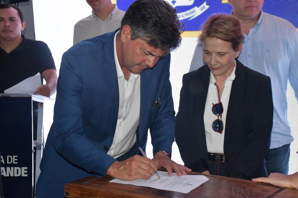 Prefeitura entrega licenças ambientais e assina termos de compromisso, garantindo mais de 240 empregos.