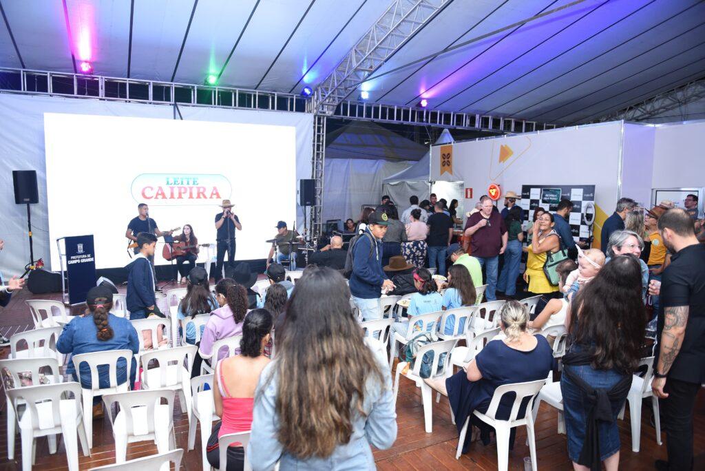 Lançamento da 8ª Festa do Queijo atrai público com degustação e movimenta produtores locais.