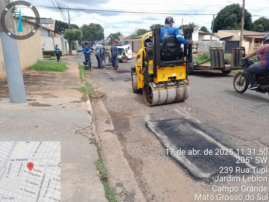 Força-tarefa da Prefeitura mantém ritmo intenso no tapa-buracos. Força-tarefa da Prefeitura mantém ritmo intenso no tapa-buracos.