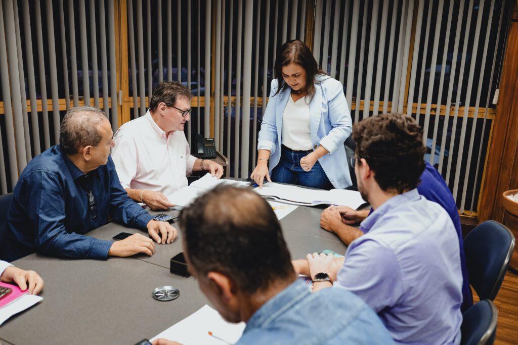 Prefeita Adriane leva gabinete itinerante à Sisep e reforça ritmo das obras na cidade.