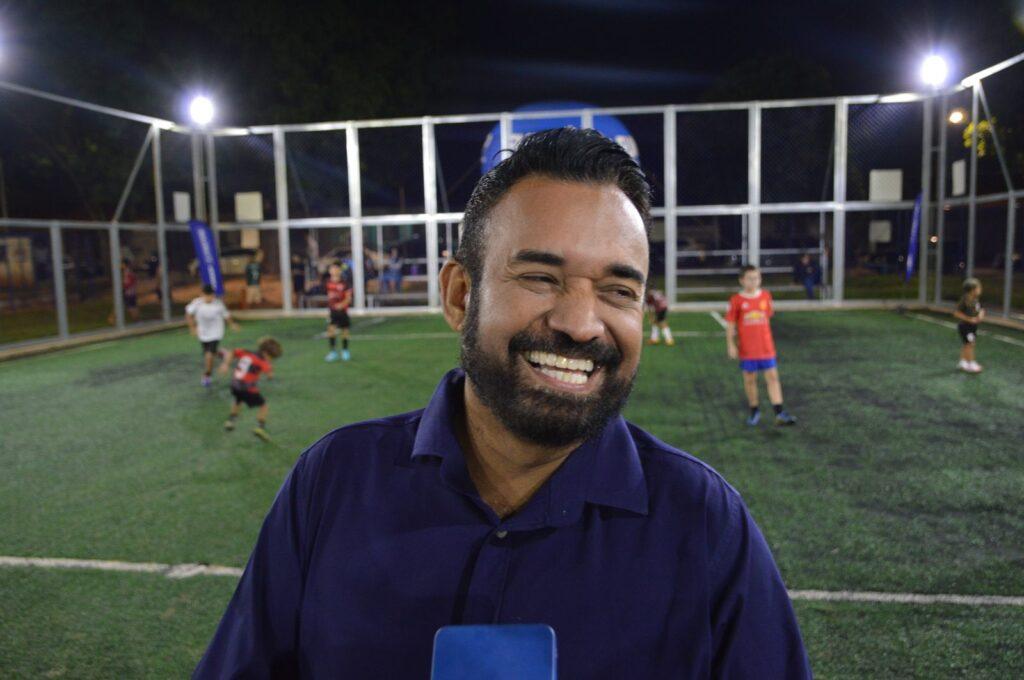 Prefeitura entrega arena esportiva com grama sintética no Coophatrabalho. Prefeitura entrega arena esportiva com grama sintética no Coophatrabalho.