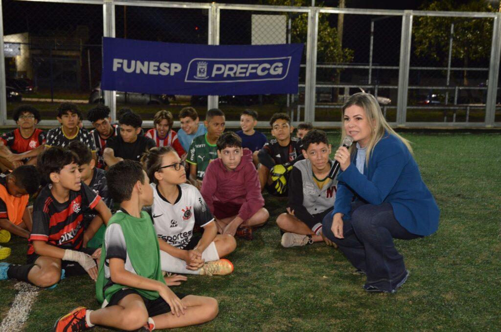 Prefeitura entrega arena esportiva com grama sintética no Coophatrabalho. Prefeitura entrega arena esportiva com grama sintética no Coophatrabalho.