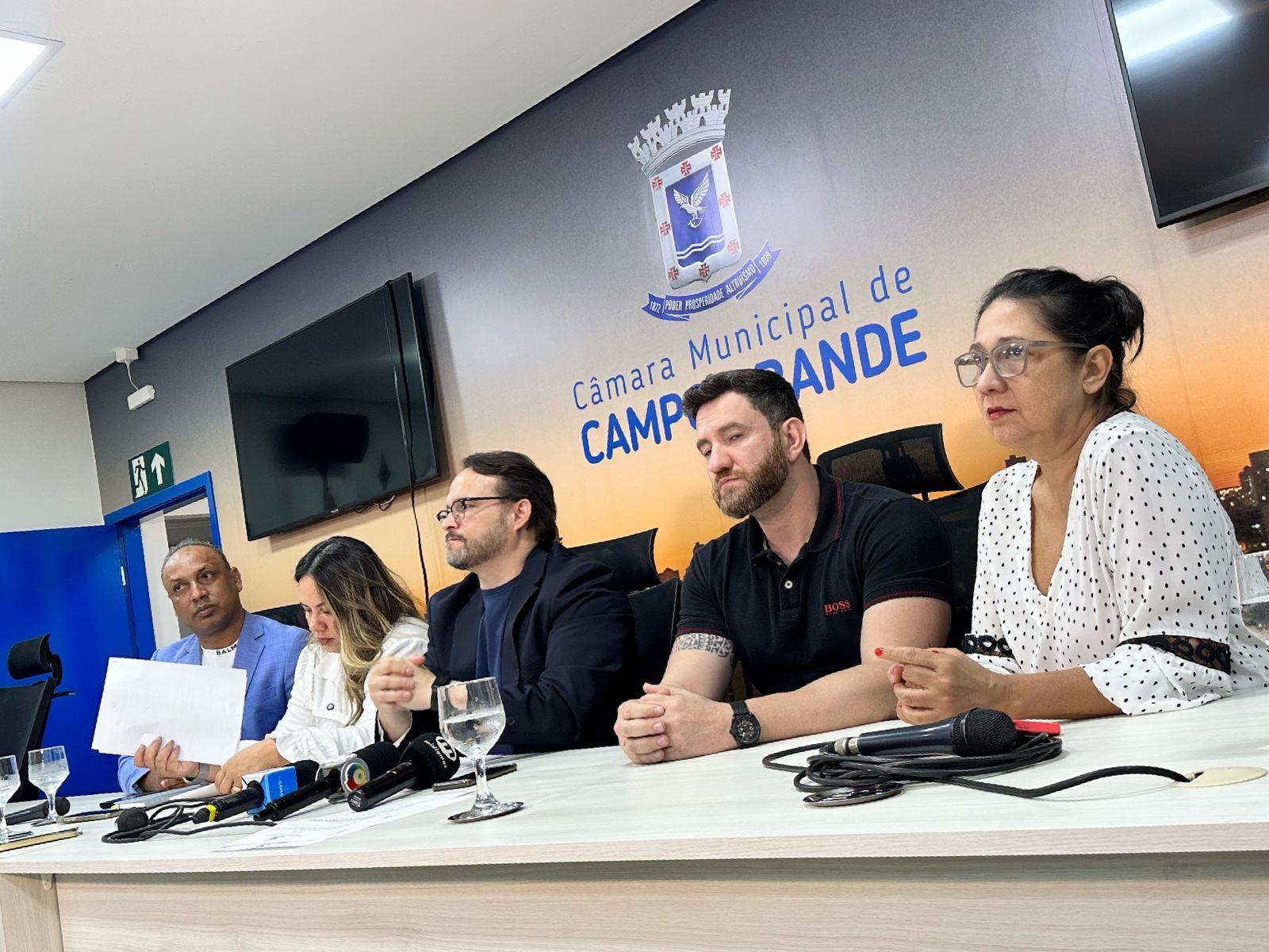 A vereadora vê Precariedade com trabalhadores do Consórcio Guaicurus será levada a CPI, diz Luiza Ribeiro. A vereadora vê Precariedade com trabalhadores do Consórcio Guaicurus será levada a CPI, diz Luiza Ribeiro.