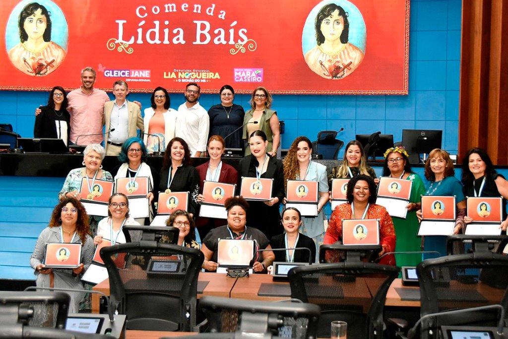 Comenda Lídia Baís: Mulheres do Parlamento homenageiam mulheres artistas de MS. Comenda Lídia Baís: Mulheres do Parlamento homenageiam mulheres artistas de MS.