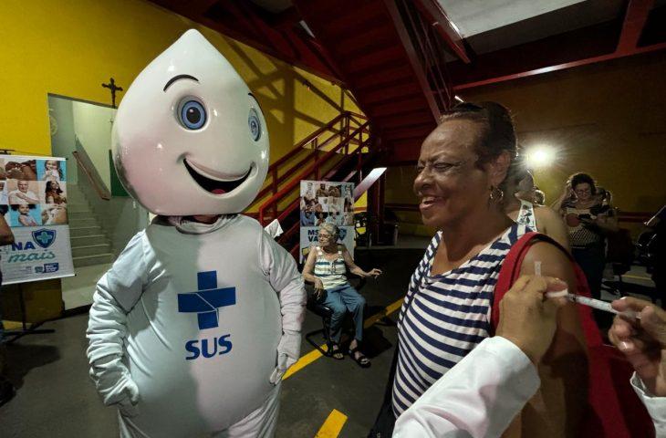 Drive-thru da SES ultrapassa 7 mil doses aplicadas e segue com plantão até quinta-feira. Drive-thru da SES ultrapassa 7 mil doses aplicadas e segue com plantão até quinta-feira.