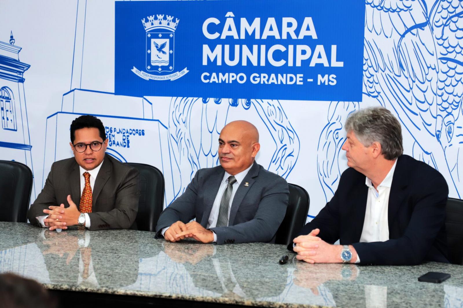 Em reunião com secretário Jaime Verruck, Ronilço Guerreiro pede participação ativa da Câmara na atração de indústrias para Capital.