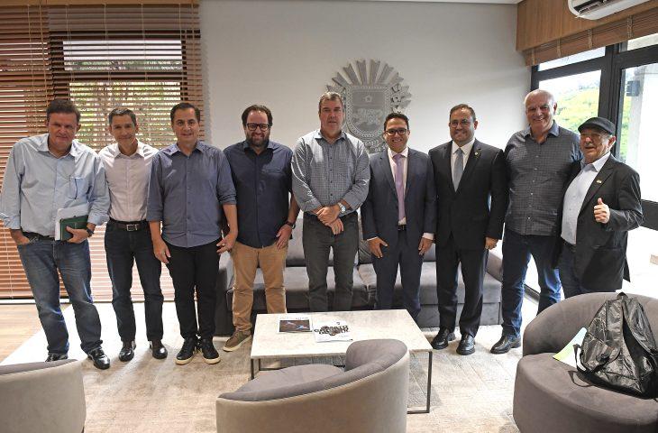 Governador discute ações para conter estragos da chuva em Jardim, Guia Lopes e Caracol. Governador discute ações para conter estragos da chuva em Jardim, Guia Lopes e Caracol.
