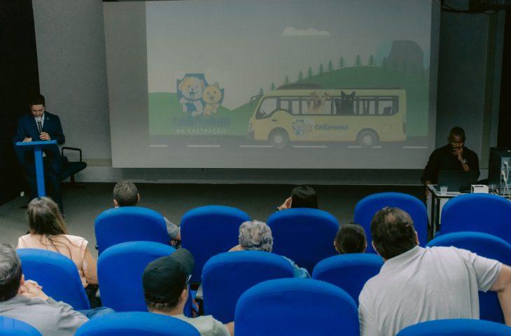 Governo de MS inicia Caravana da Castração com formação técnica e meta de castrar 20 mil cães e gatos. Governo de MS inicia Caravana da Castração com formação técnica e meta de castrar 20 mil cães e gatos.