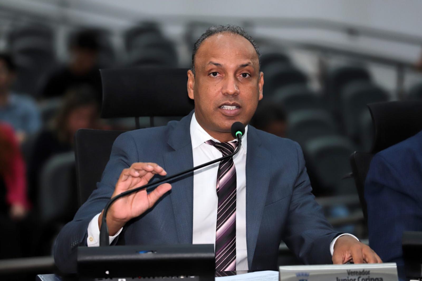 Junior Coringa comemora aprovação do projeto que cria corredor comercial na Avenida das Cafezais.