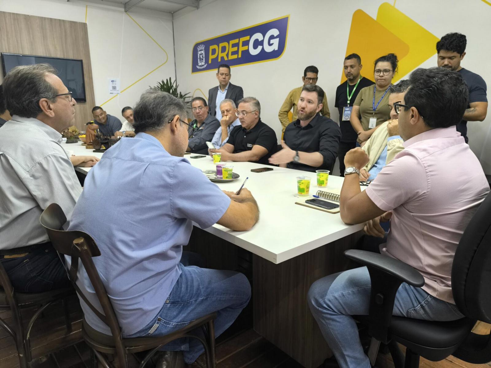 Maicon Nogueira debate empregabilidade jovem durante reunião com diretoria da Acrissul.