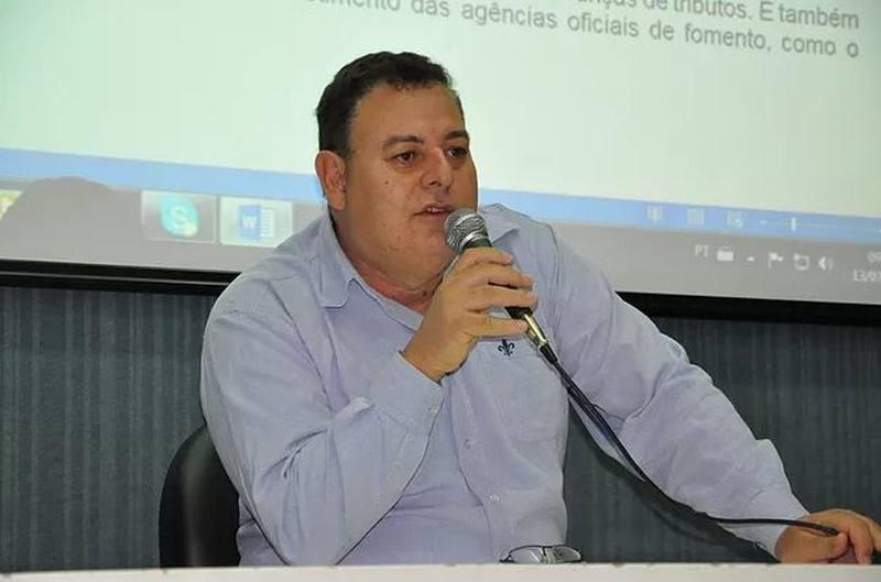 O vereador Jeovani Vieira dos Santos, de Jateí, está no comando da entidade há mais de 10 anos e vai tentar mais uma reeleição. O vereador Jeovani Vieira dos Santos, de Jateí, está no comando da entidade há mais de 10 anos e vai tentar mais uma reeleição.