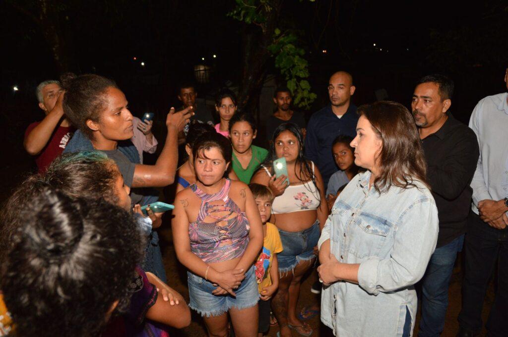 Prefeita Adriane Lopes  presta assistência social às famílias da Comunidade Vitória afetadas pela chuva.