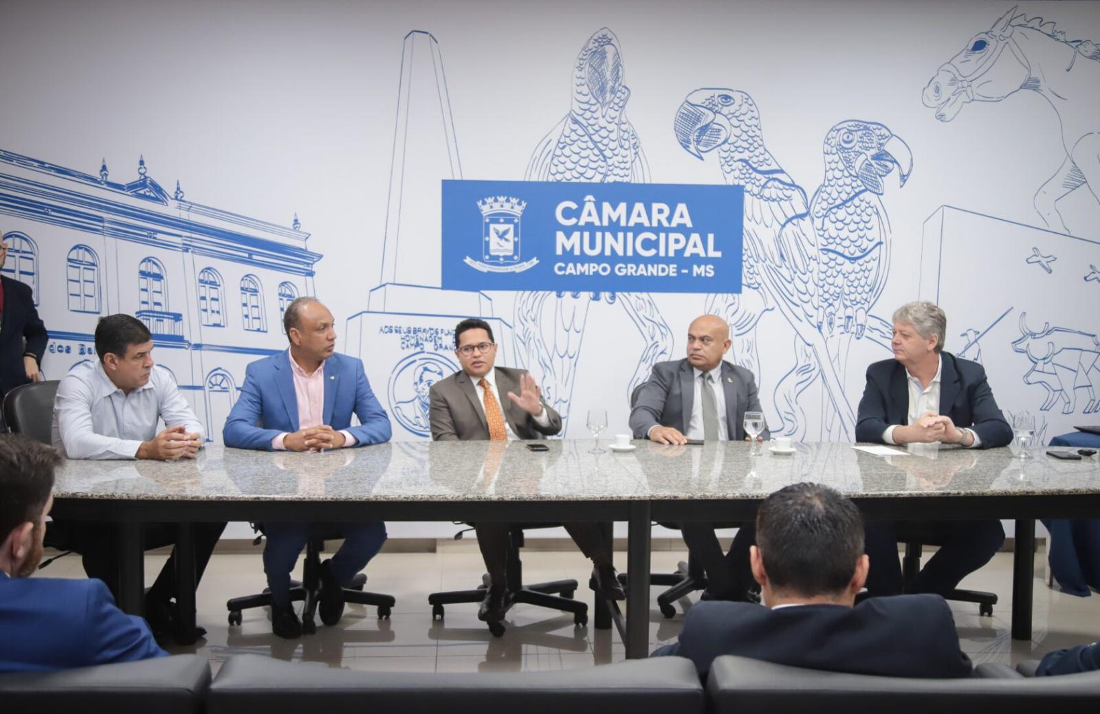 Vereador Junior Coringa participa de reunião estratégica com secretário estadual para debater industrialização e geração de empregos. Vereador Junior Coringa participa de reunião estratégica com secretário estadual para debater industrialização e geração de empregos.