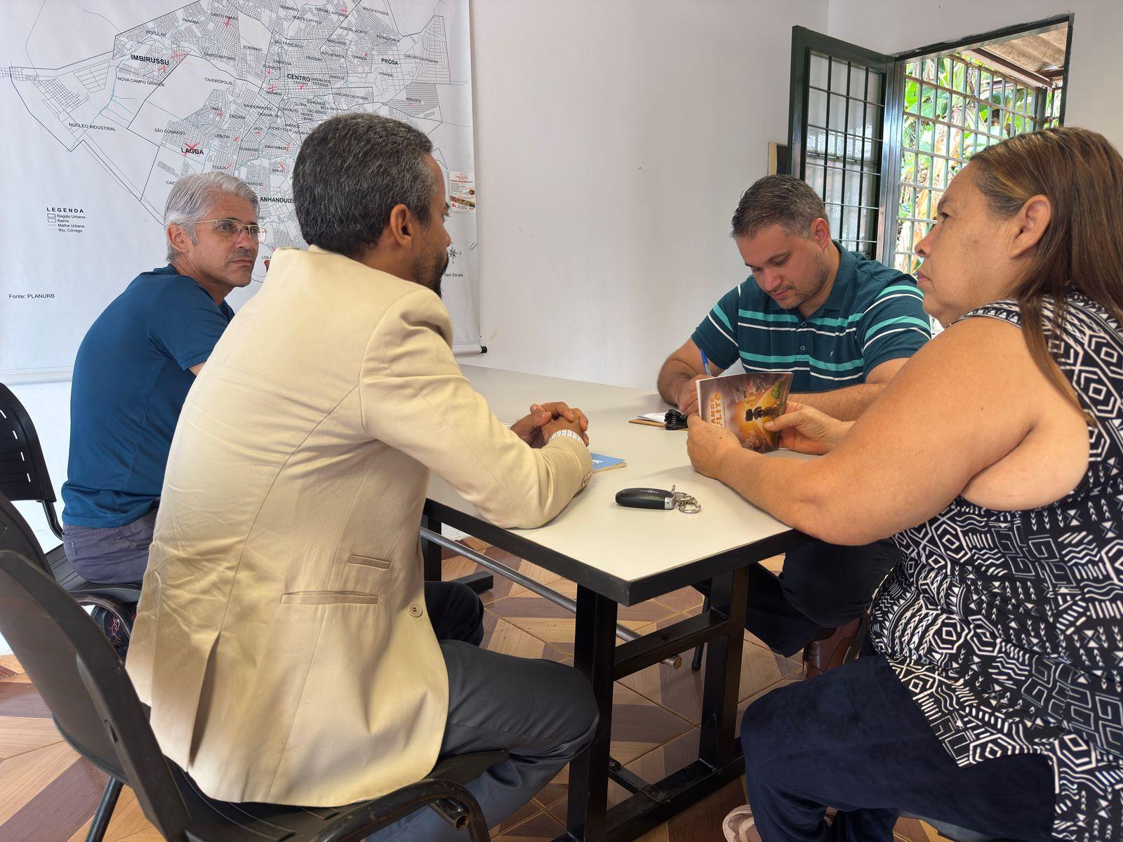 Vereador Leinha realiza atendimentos semanais no Bairro Los Angeles.