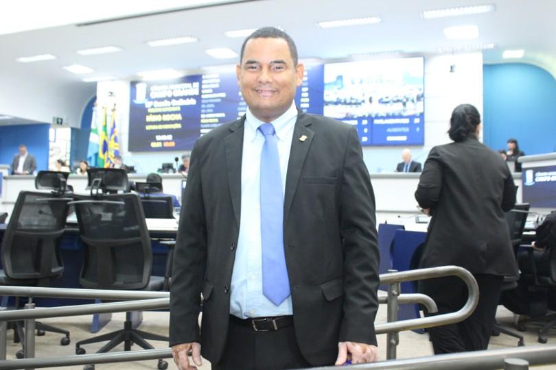 Vereador Wilson Lands fiscaliza UPAs e CRS para solicitar melhorias na saúde pública.