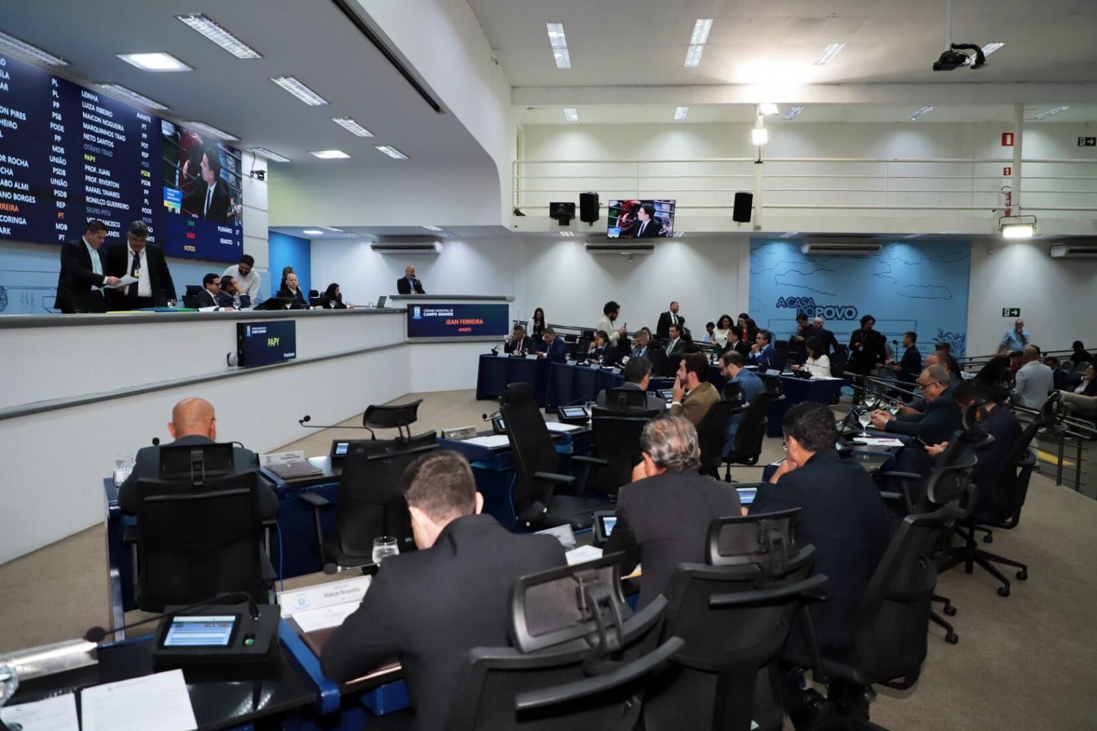 Vereadores aprovam projeto que garante benefício na carreira da Guarda Metropolitana.